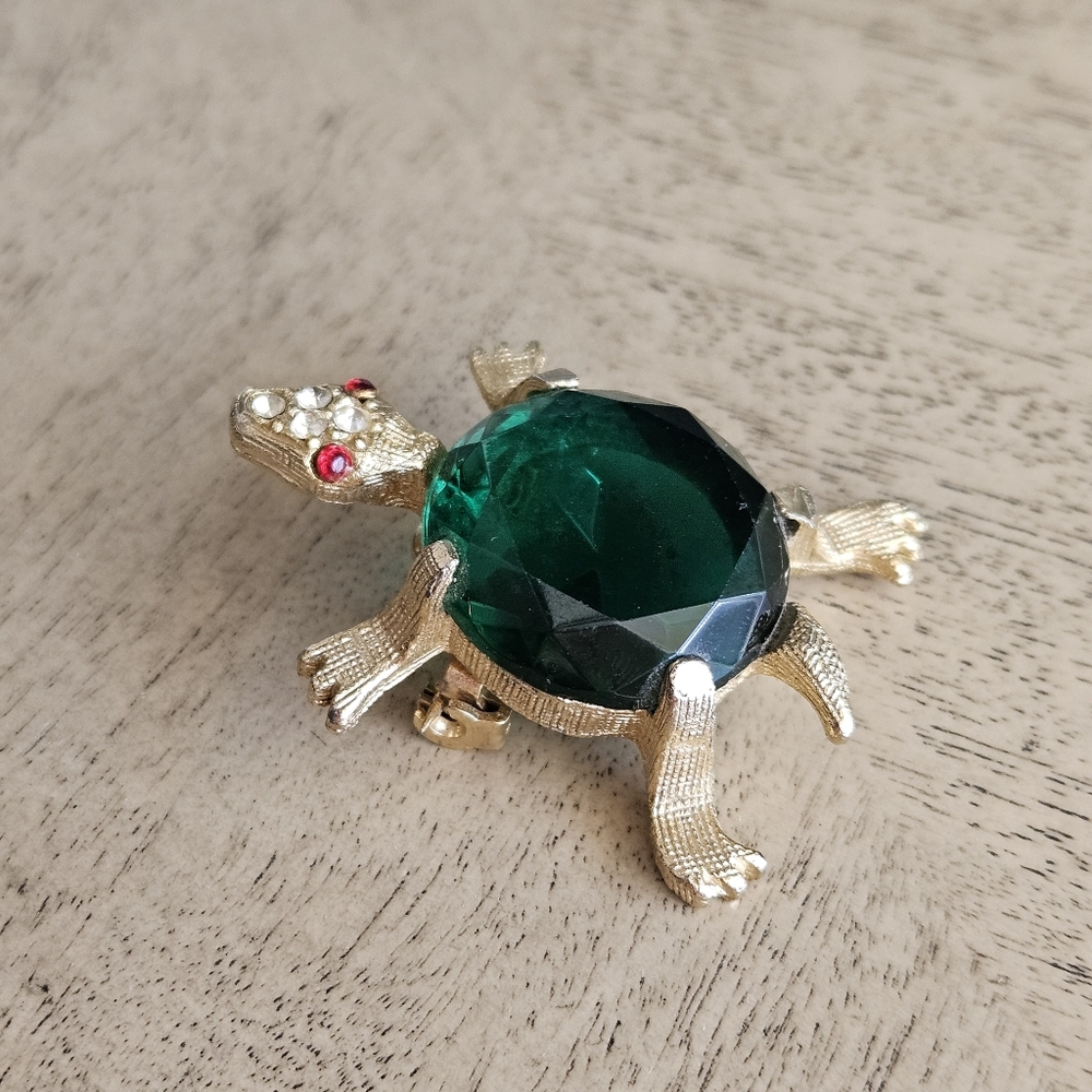 Vintage Brooch Green Glass Gold Tone Turtle Pin Brooch - Picture 3 of 11